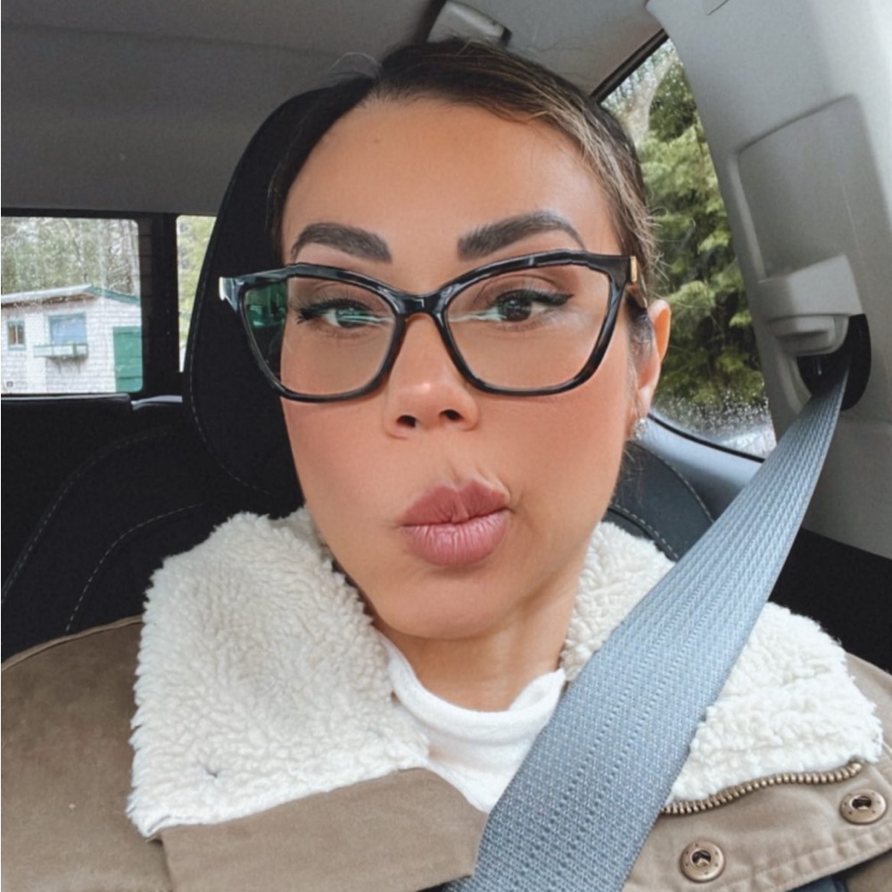 Meet your Posher, Jessica & Sienna